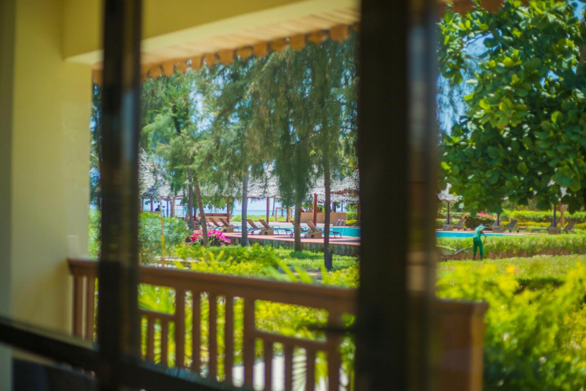 Vrclub Paje Palms Beach Resort Buitenkant foto